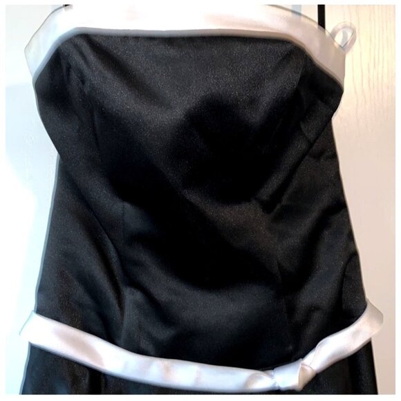 Raylia Designs Black Strapless Gown Sz 4 Polyester Professional Cleaning Only - Picture 2 of 11